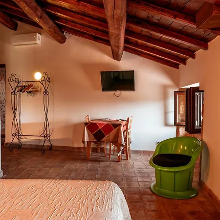 Persei Bed & Breakfast 3*